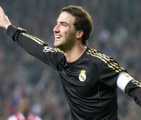 开云体育下载-这是一个非常具有张力和想象空间的命题。将篮球巨星詹姆斯·哈登与魔术、老鹰以及欧冠这些元素结合，需要创造一个超现实的叙事框架