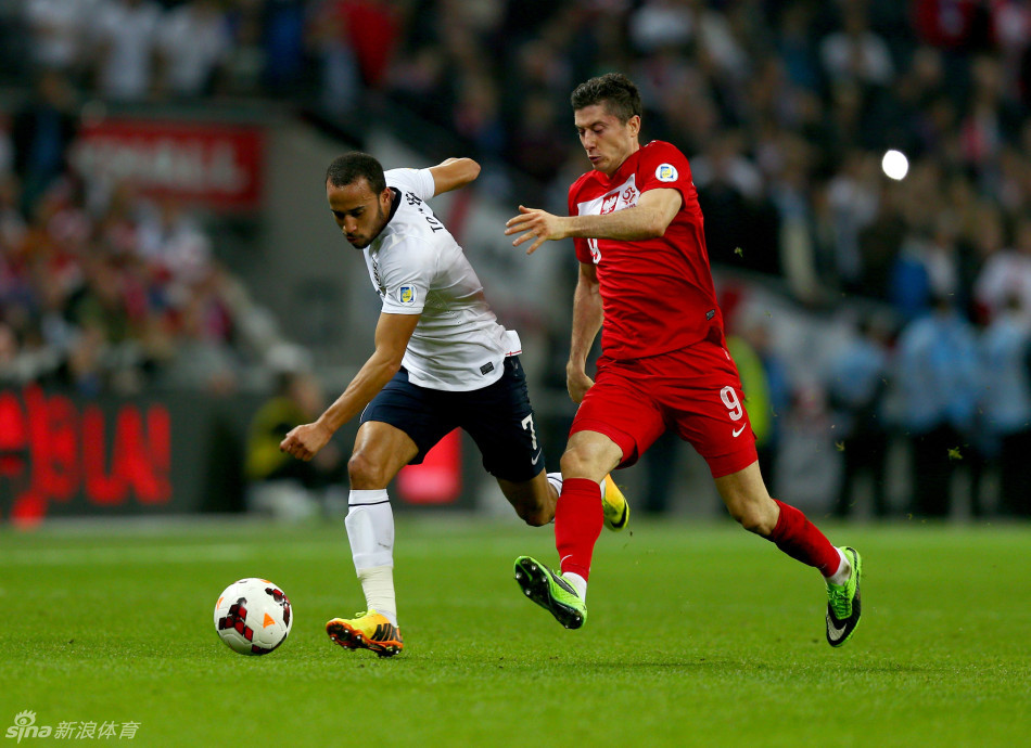 波兰与英格兰战成平局，势均力敌