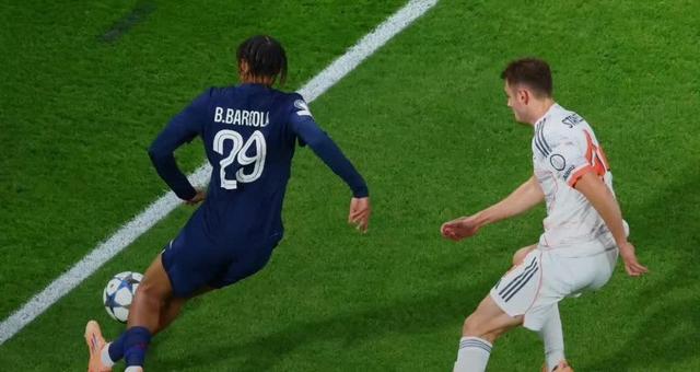 皇家马德里双线失利,欧冠前景堪忧 皇家马德里双线失利,欧冠前景堪忧